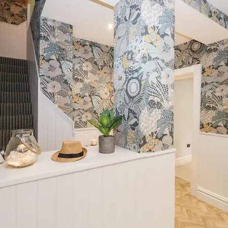 Eller Close House *