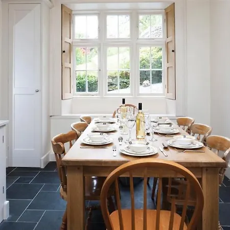 Eller Close House *